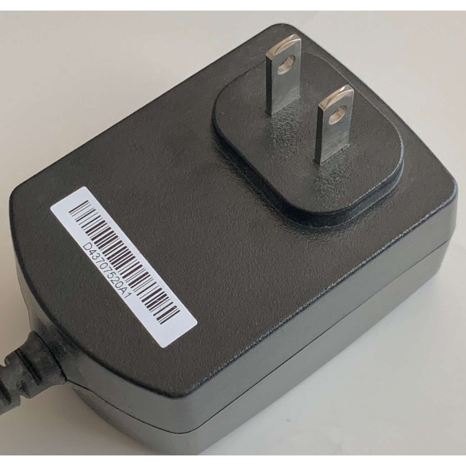 CARGADOR / ADAPTADOR DE FUENTE DE ALIMENTACION POLYCOM VCA-VCD / NUMERO DE PARTE 1465-43637-001 / ENTRADA VCA AC100V-240V~ 50-60HZ 0.5A 39-47VA / SALIDA VCD 48V 0.31A / MODELO PSA15A-480P - Imagen 2